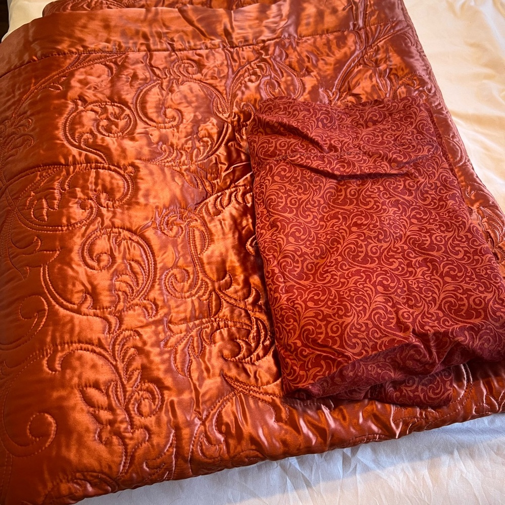 Fieldcrest 100% Silk Queen Quilted Bedspread with Pillowcases